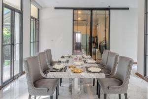 Sukumvit Pool Villa 5BR 5-7min-walk to Thonglor Sky train