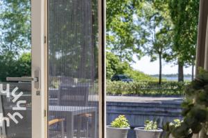 OV306 - Very nice and spacious 4 person apartment near Giethoorn on the water and private dock