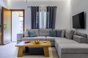 Astraea Holiday Home