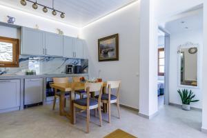 Astraea Holiday Home