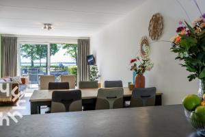 OV306 - Very nice and spacious 4 person apartment near Giethoorn on the water and private dock
