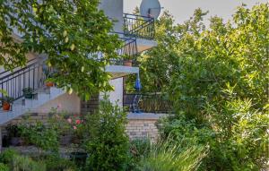 Gorgeous Apartment In Jadranovo