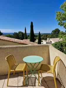 Maisonnette de charme dans domaine naturiste au pied du Mont Ventoux !