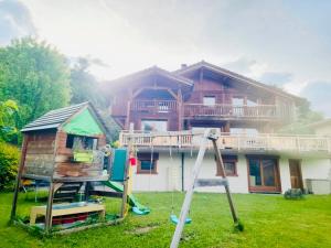 Maisons de vacances La Maison Magique! Magnifique chalet familial : Maison 4 Chambres