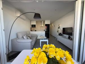 Apartamento pegado al mar .