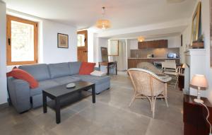 1 Bedroom Cozy Apartment In Lozzi