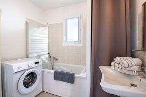 Maisons de vacances Prunete - Piscine - Vue mer : photos des chambres