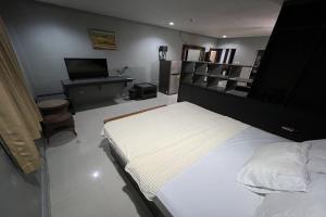 Garden Suite Hotel near Koreatown