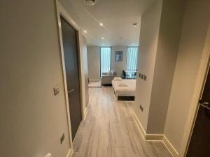 Contemporary Studio with free Parking in Bracknell