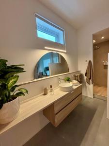 Appartement het Klaslokaal in de Oude School met tuin