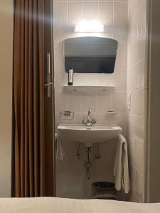 Arlberg Motel Ski-In & Ski-Out access to Austrias largest ski area