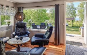 Amazing Home In Söne With Wifi