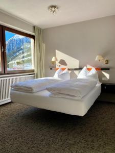 Arlberg Motel Ski-In & Ski-Out access to Austrias largest ski area