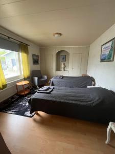 Yellow dream house - 3 min from highway, sauna, big private parking