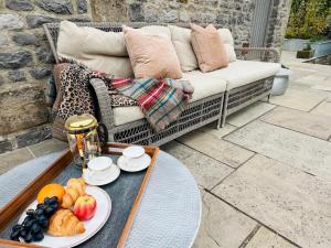 Pass the Keys Stunning 3-Bed Cottage Shepherd Hut Peak Views