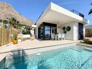 Villa con Piscina climatizada y vistas al Mar