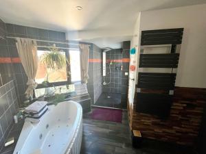 Loft atypique 192m2, terrasse, aux portes de Lille