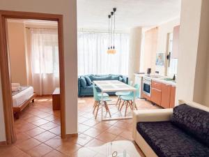 Violetas Apartment Golem