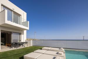 Dea Luna Villas, Heated Pool & 5star Resort Access, By ThinkVilla