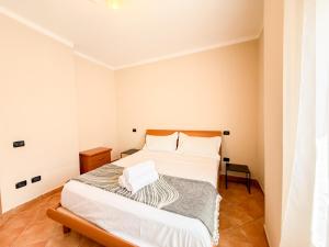 Violetas Apartment Golem