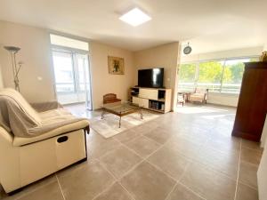 Charmant Appartement Rénové pour 5 Personnes – Résidence avec Piscine et Parking – La Grande Motte