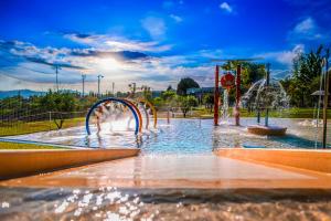 500 m dal lago! Il nido di Salò con Piscina