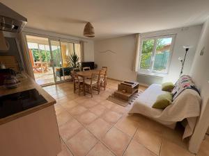 Logement avec jardin et terrain de pétanque privé