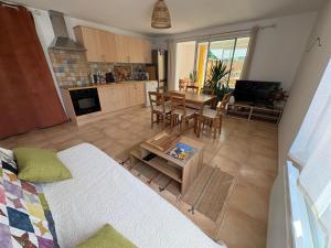 Logement avec jardin et terrain de pétanque privé