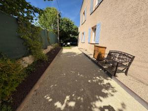 Logement avec jardin et terrain de pétanque privé