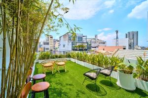 S Lux Apartment 5 mins walking in central