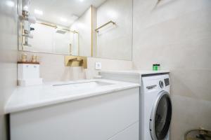 Studio Apartment with Full Amenities - by Wehost