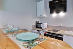 Appartements Les Apparts du Pont Vert - lit double - WiFi - tout inclus - 5 : photos des chambres