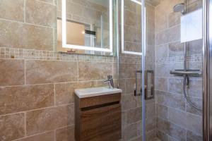 Maisons de vacances La Salamandre - maison avec jacuzzi : photos des chambres