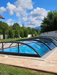 House - Sleeps up to 11 hot tub & free parking