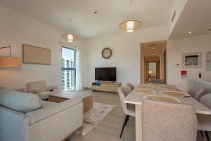 Yas Island 3BR plus Maid Pool, Gym, Near SeaWorld & Ferrari World