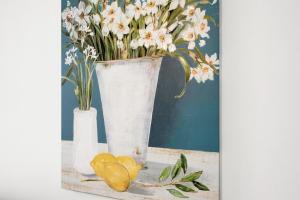 Central & Chic - Huge Home - Free WIFI & Parking