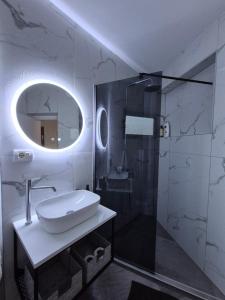 Kurmaku Guesthouse - Historic Stay inside Elbasan Castle