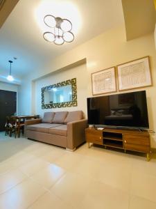 8 Skyline Sunset Suite