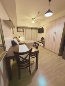 SkyLoft Cebu Solinea Skyline Studio with Mountain and City View