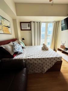 SkyLoft Cebu Solinea Skyline Studio with Mountain and City View