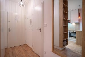 Bright 1BR Apt w Private Parking