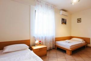 Steps from the Beach Sunny 4 Person Apartment Jurkin Number one