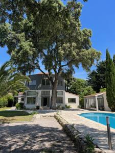 Villas Villa avec piscine et salle de sport : photos des chambres