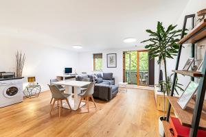 Modern Mile End Flat near Park