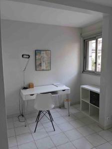 Spacious 2 BR 1 block from beaches - and the TRAM