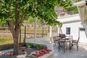 Villa Magnolia with heated Pool and Jacuzzi, near sea
