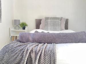 Lovely 3 Bedroom Home Heathrow Airport