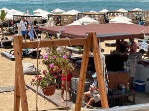 beautiful apartment near the sea and a large private garden