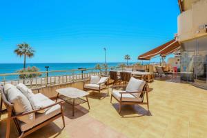 Prime location frontline beach Dona Sofia