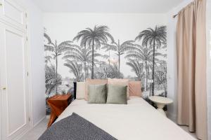 Prime location frontline beach Dona Sofia